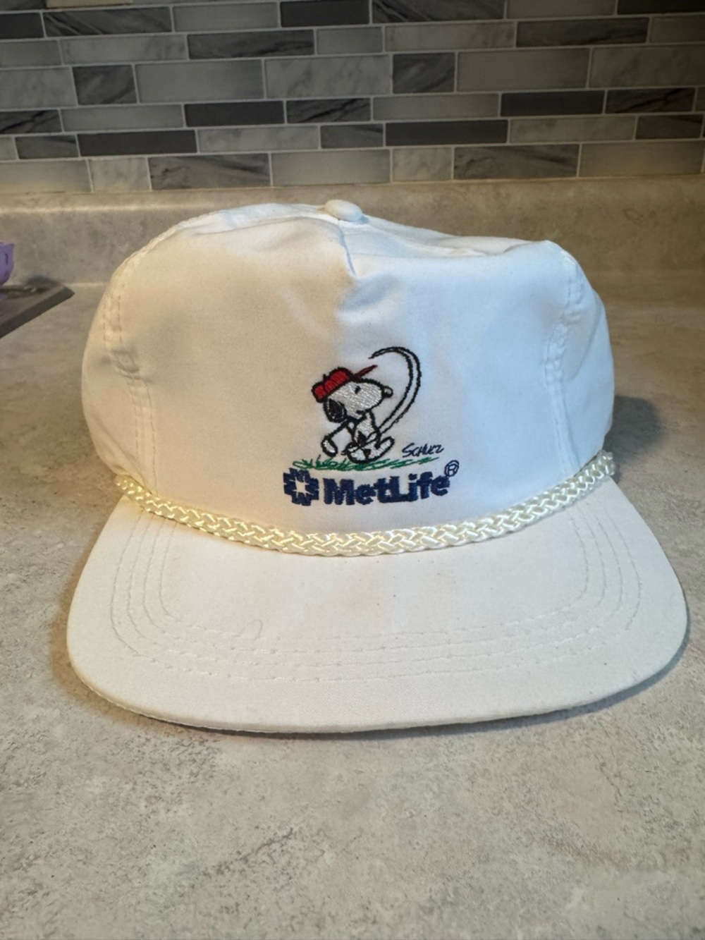 Vintage MetLife Peanuts Character Snoopy Trucker Hat!